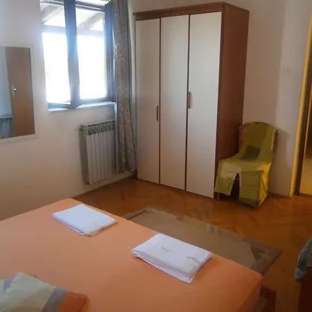 194 Ana Fažana