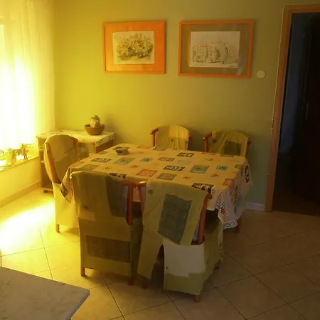 194 Ana Fažana